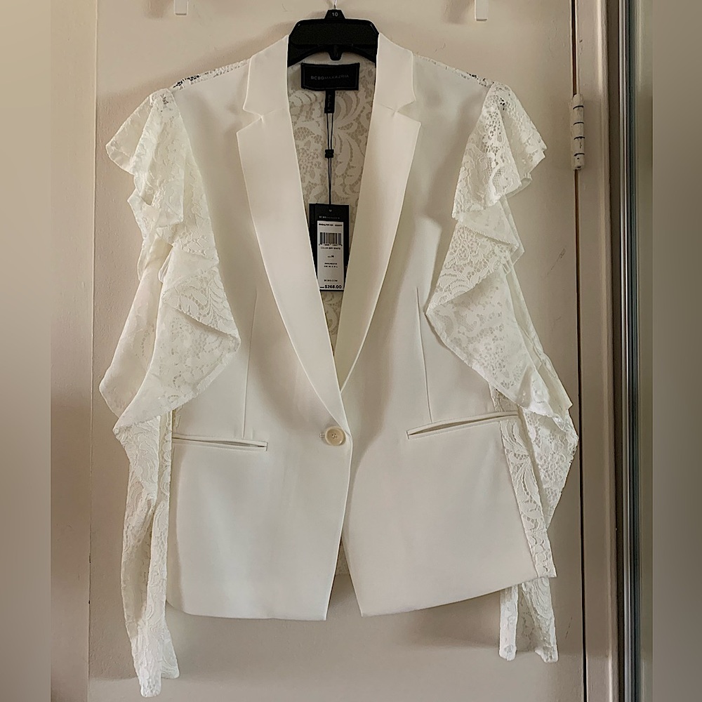 BcBg Max Azria size M off white cold shoulder blazer. New